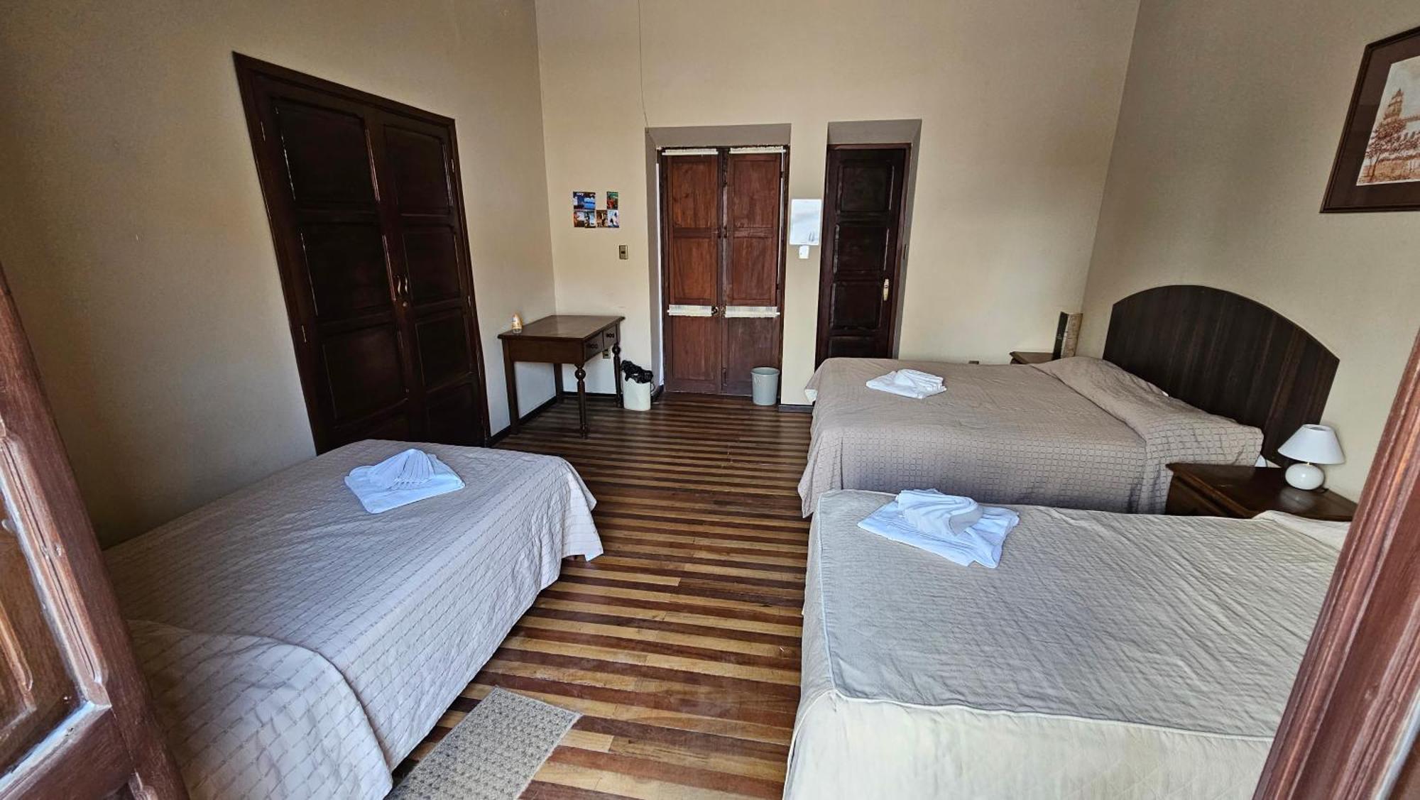 La Culta Hostal & Centro Cultural Hotel Sucre Bagian luar foto